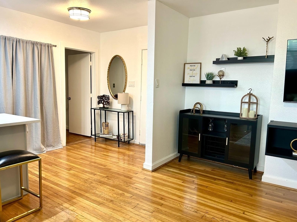 3927 Cole Avenue - Photo 4