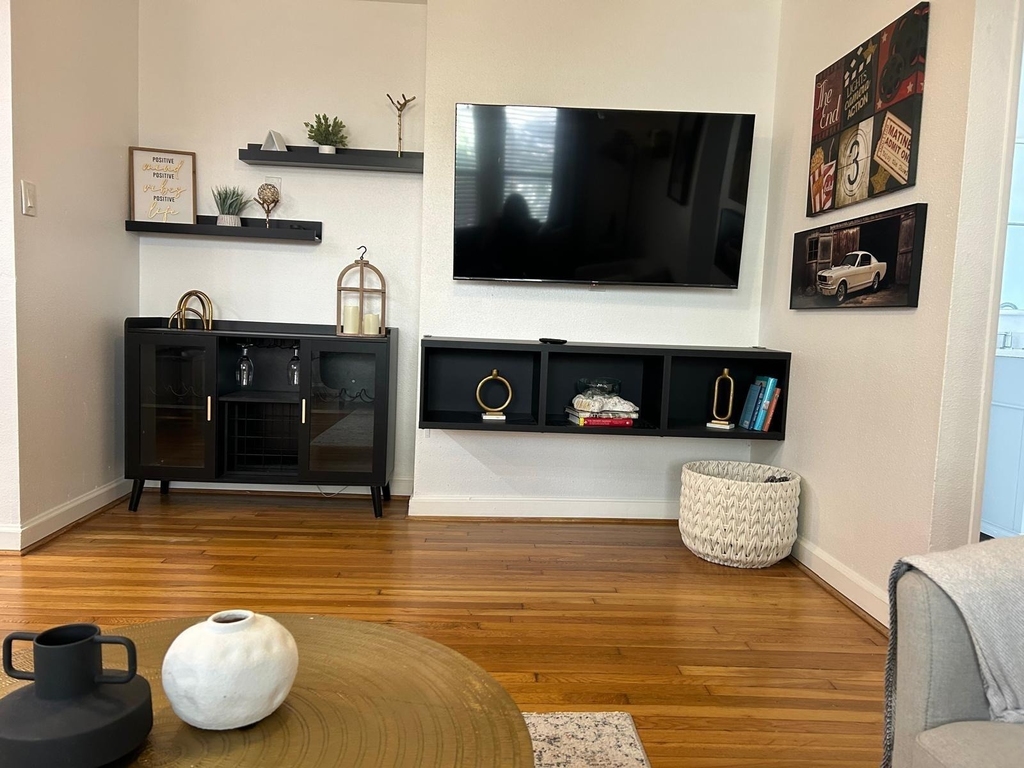 3927 Cole Avenue - Photo 3