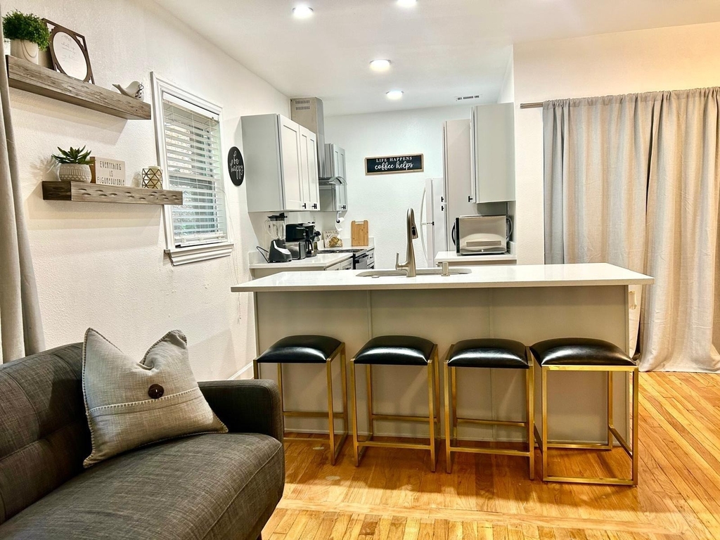 3927 Cole Avenue - Photo 10