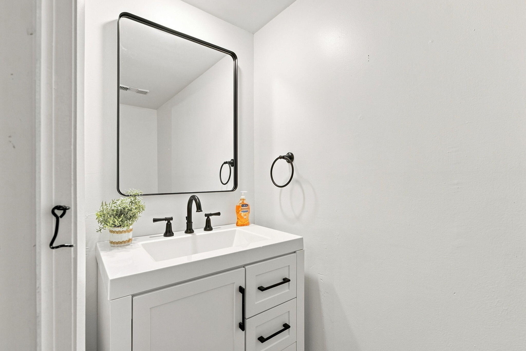 1302 Nebraska Avenue - Photo 9