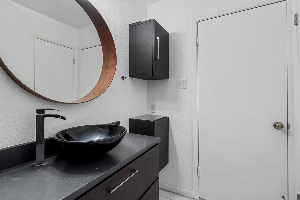 2400 Jupiter Road - Photo 11