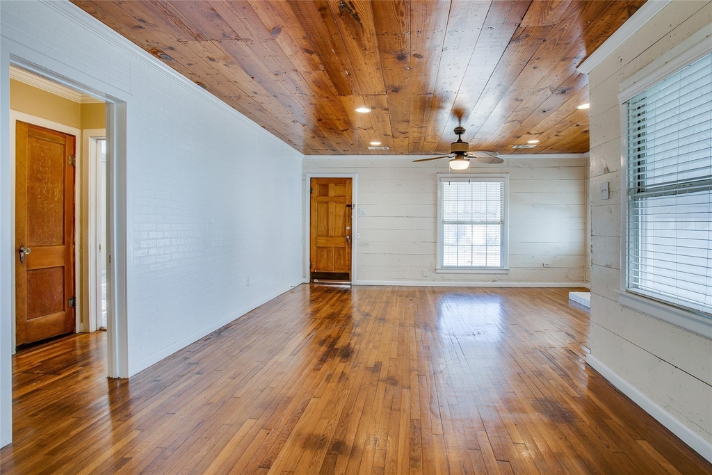 318 S Walker Street - Photo 8