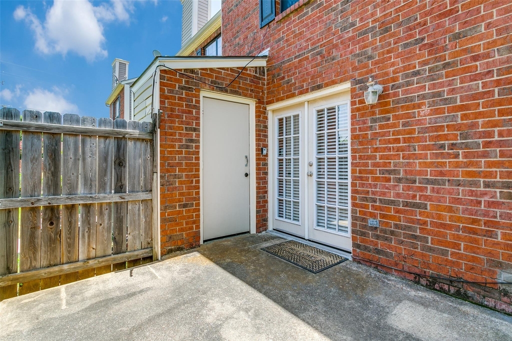 238 Samuel Boulevard - Photo 11