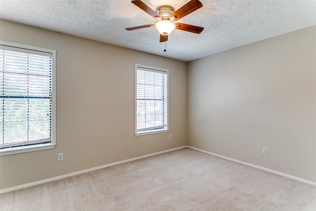 238 Samuel Boulevard - Photo 8