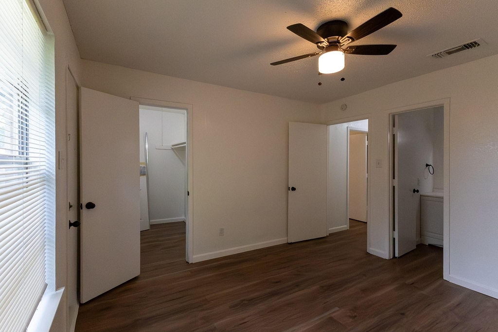 741 Woodland Court - Photo 12