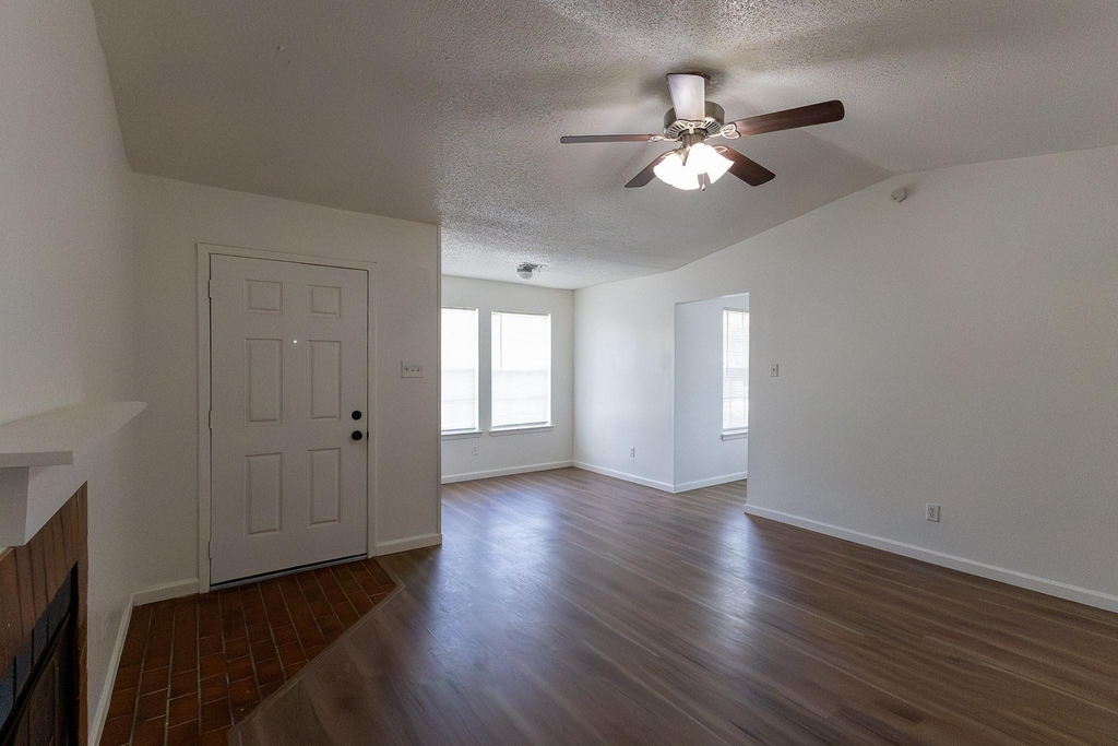 741 Woodland Court - Photo 8