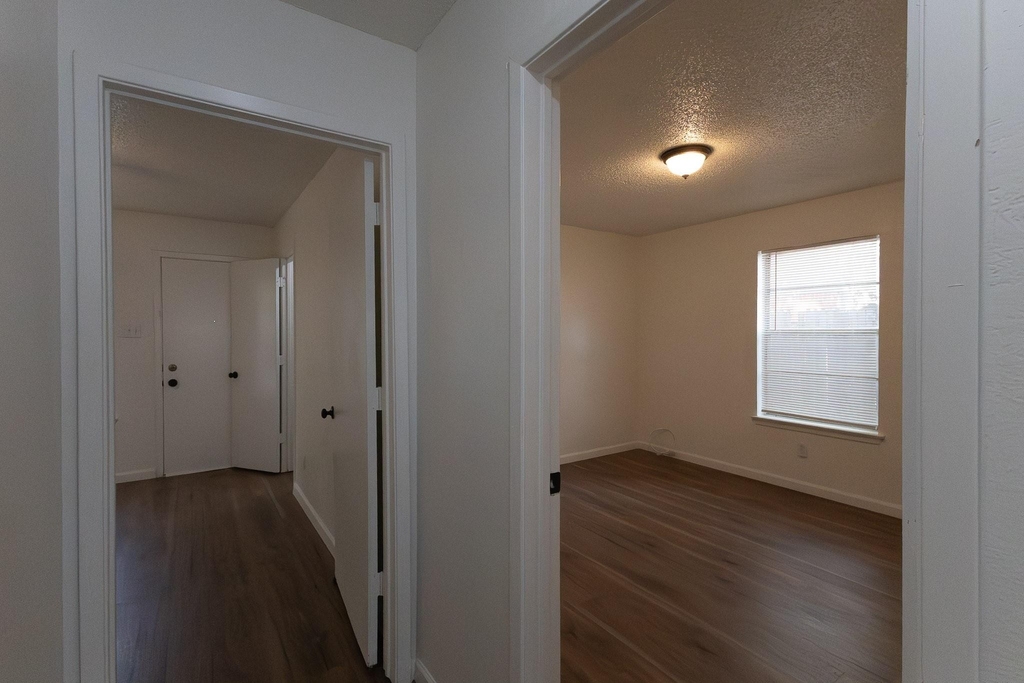 741 Woodland Court - Photo 18