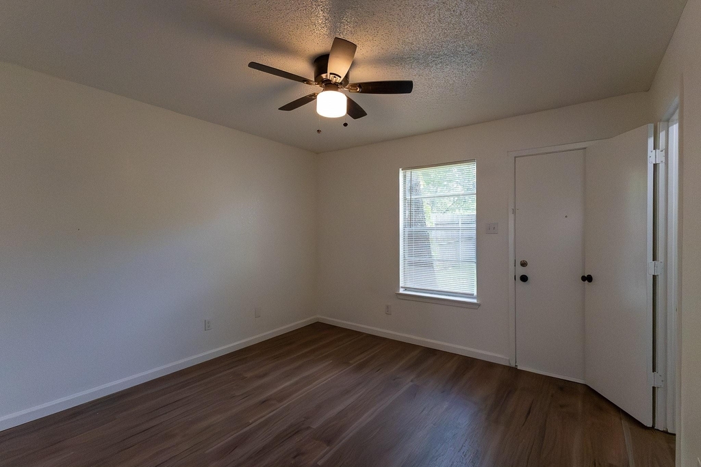 741 Woodland Court - Photo 14