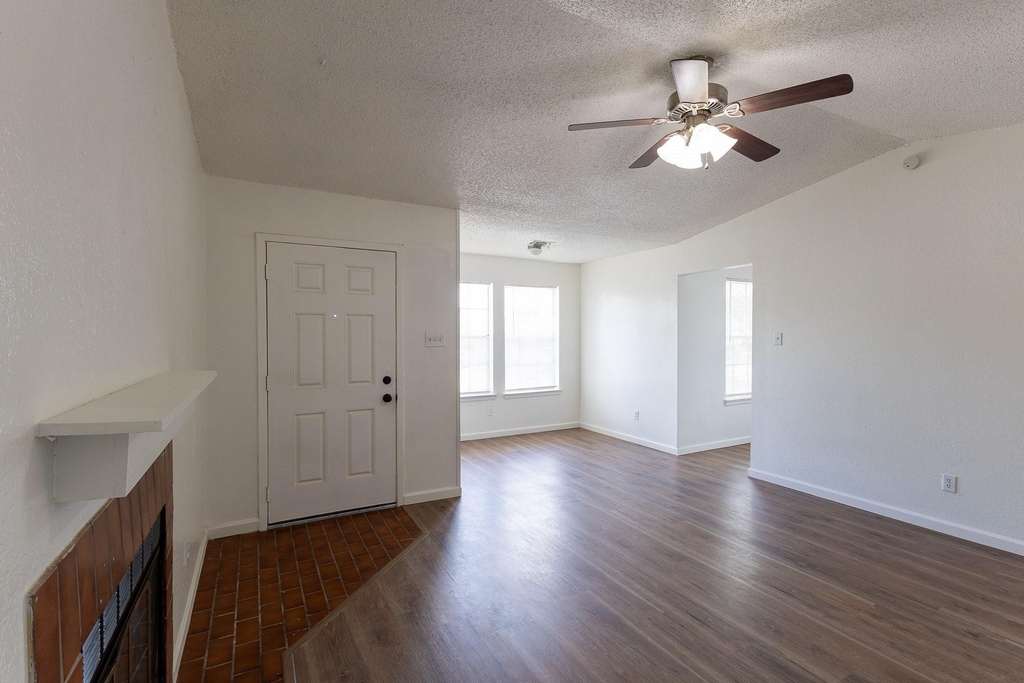 741 Woodland Court - Photo 2