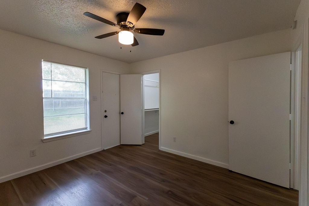 741 Woodland Court - Photo 13