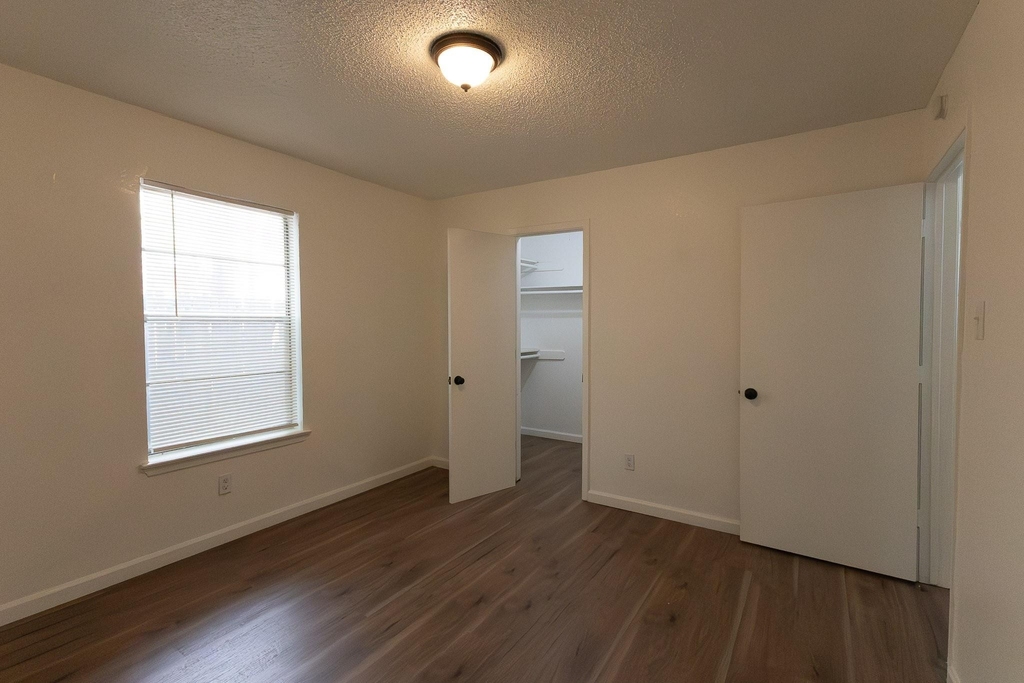 741 Woodland Court - Photo 16