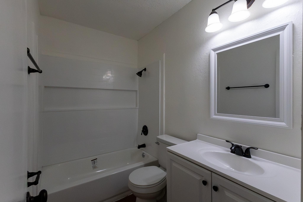 741 Woodland Court - Photo 9