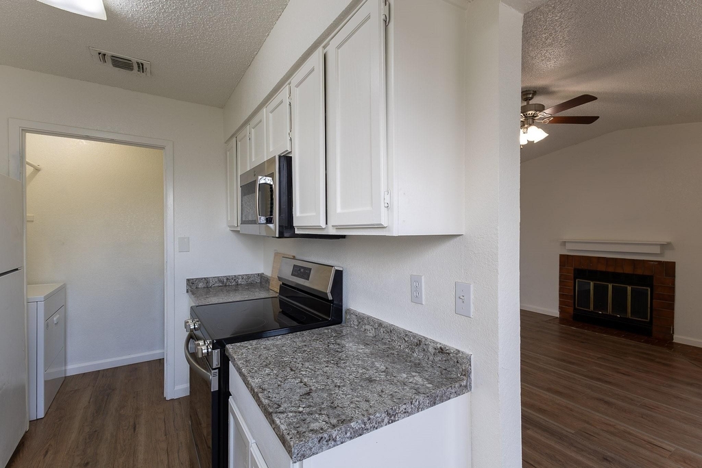 741 Woodland Court - Photo 3