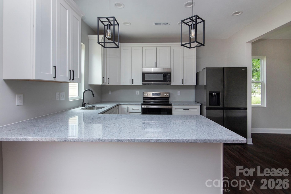 2915 Ross Avenue - Photo 5