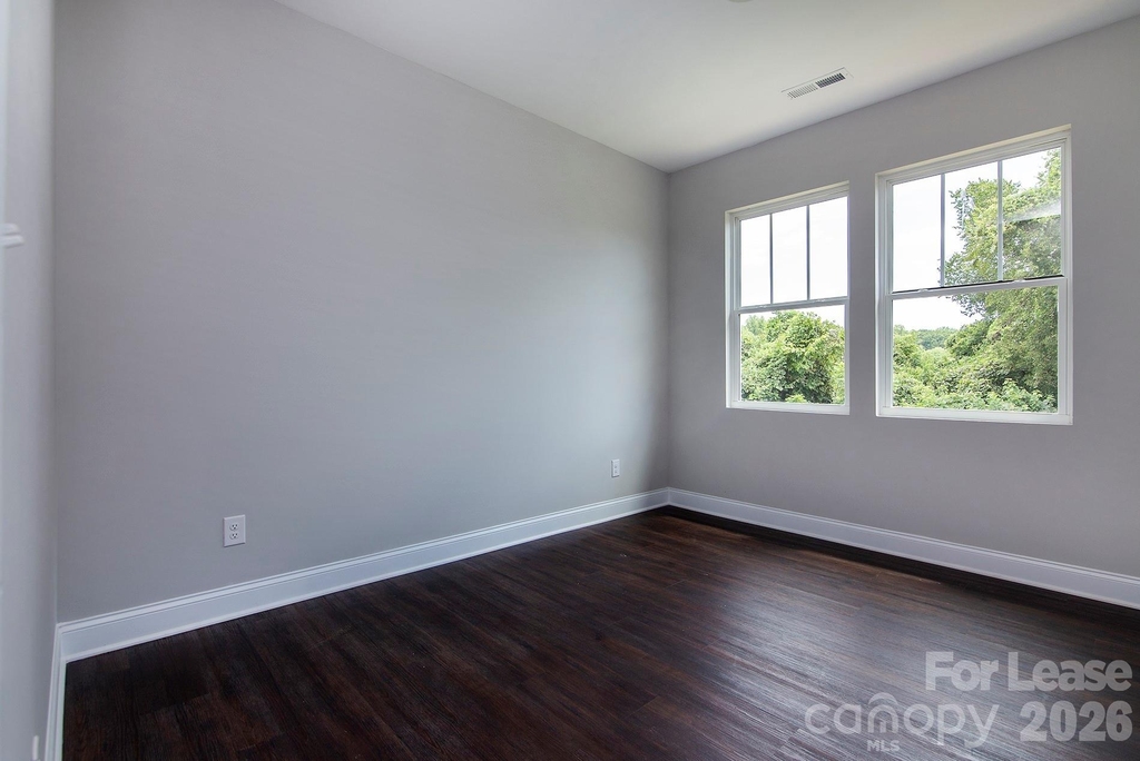 2915 Ross Avenue - Photo 11