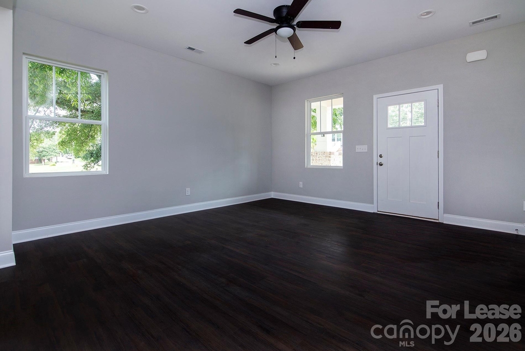 2915 Ross Avenue - Photo 3