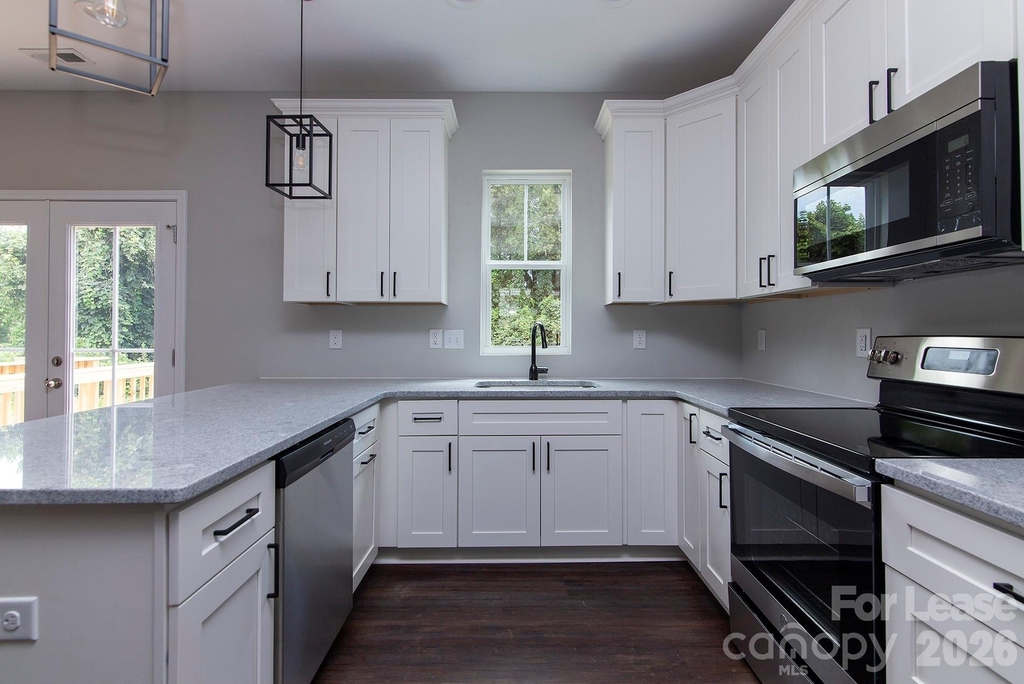 2915 Ross Avenue - Photo 8