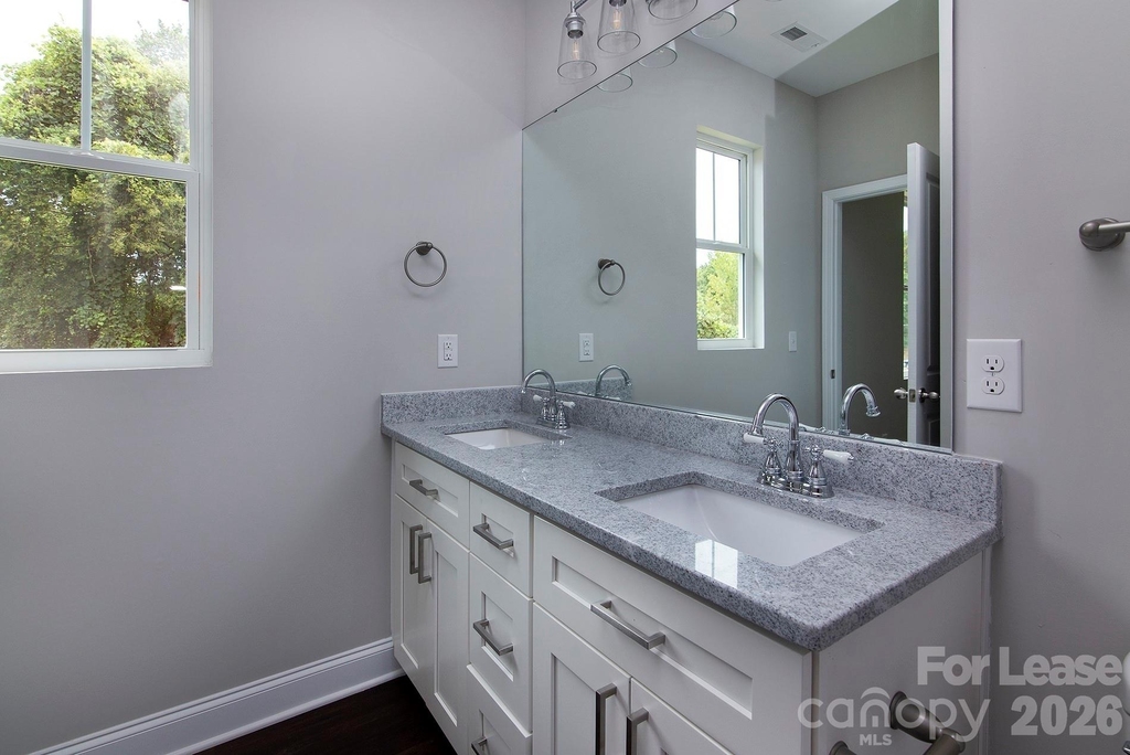 2915 Ross Avenue - Photo 12