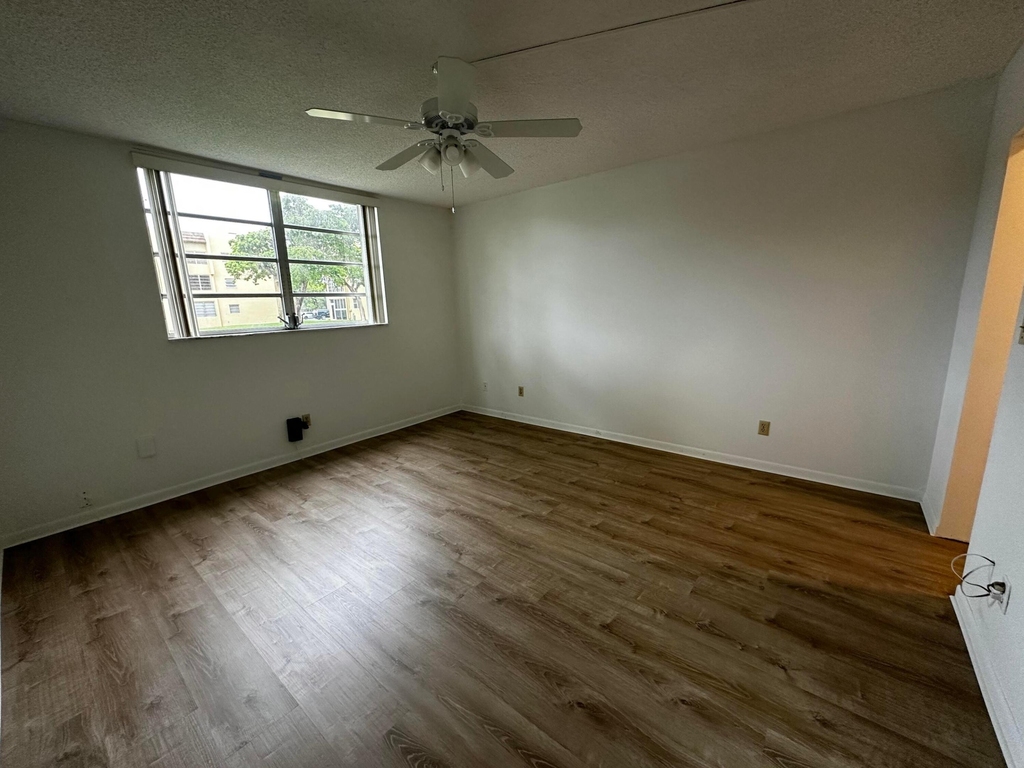 6091 Nw 61st Avenue - Photo 14