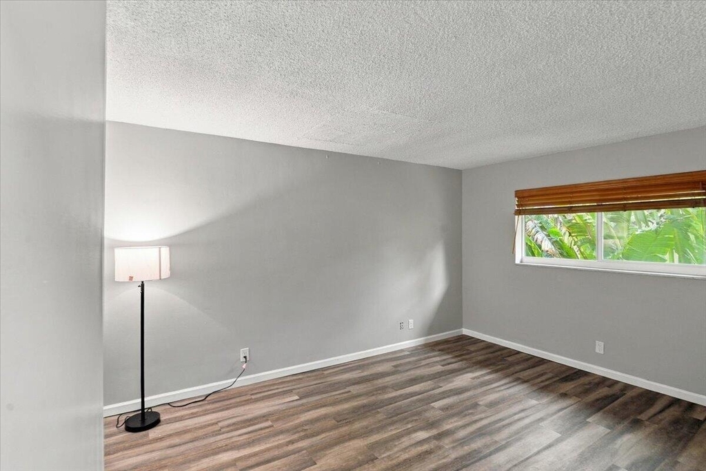 2110 Ne 39th Street - Photo 11