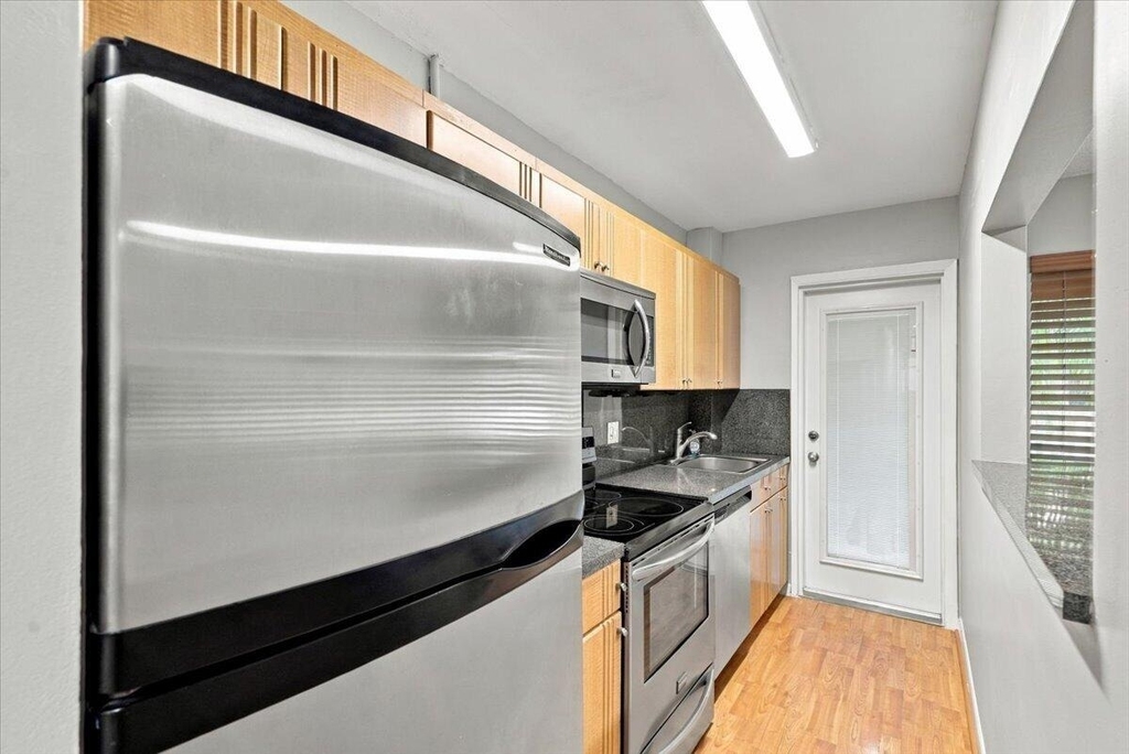 2110 Ne 39th Street - Photo 7