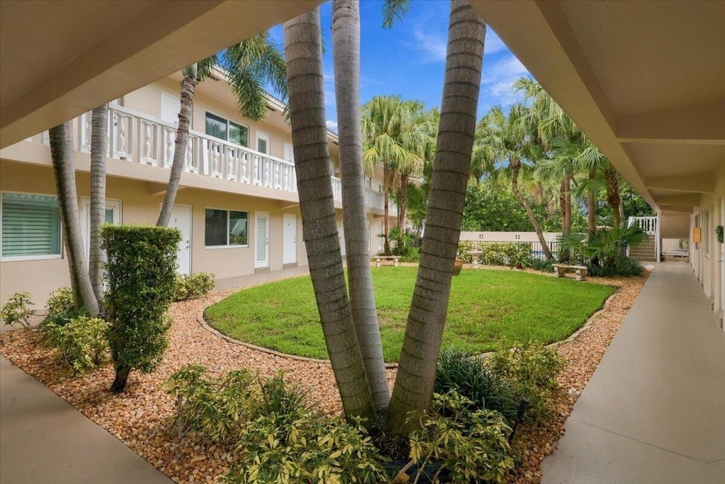 2110 Ne 39th Street - Photo 0