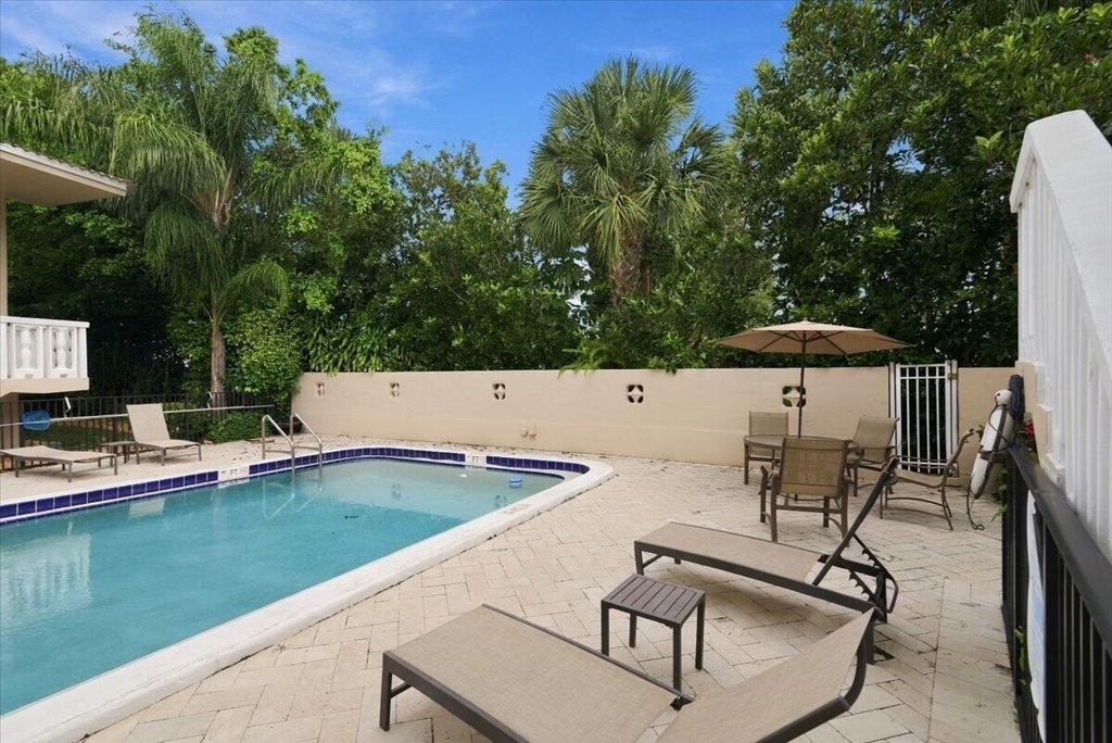 2110 Ne 39th Street - Photo 17