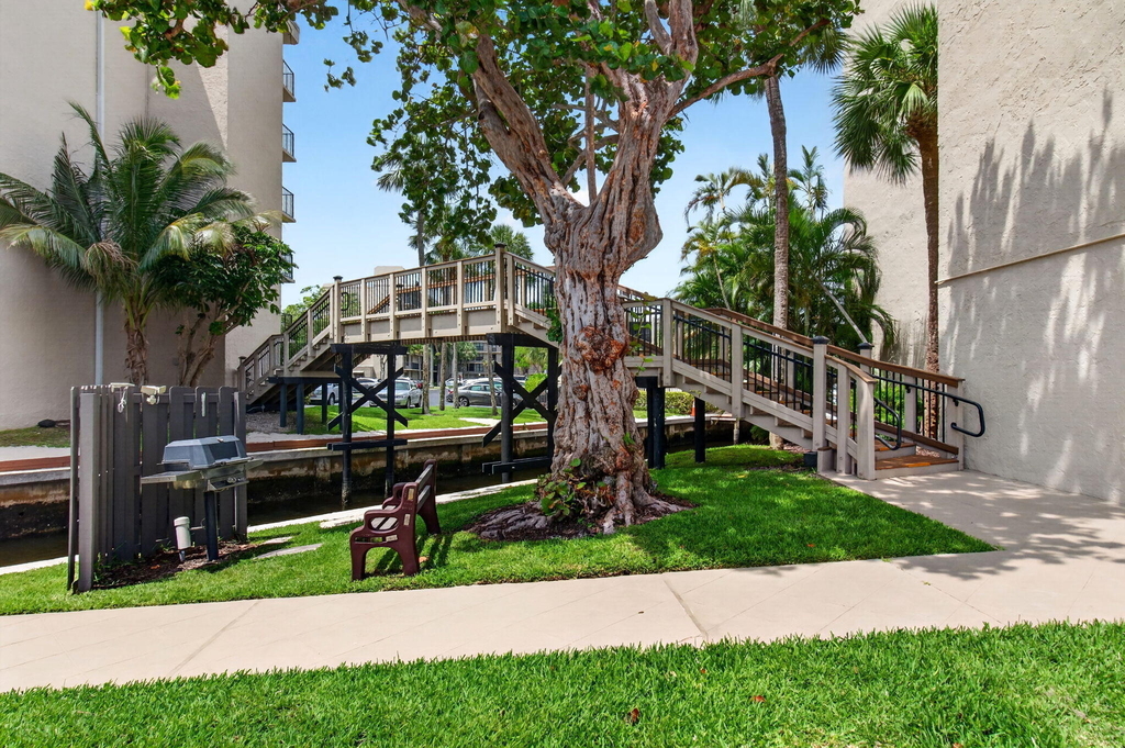 12 Royal Palm Way - Photo 41