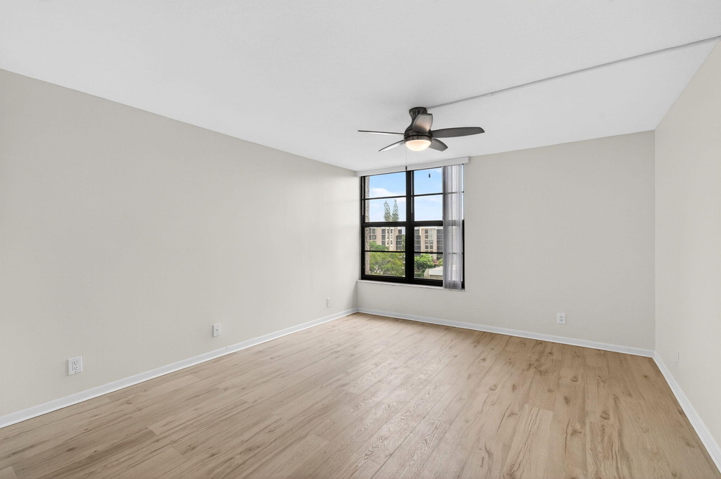 12 Royal Palm Way - Photo 22