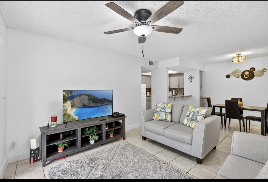 1548 Se Royal Green Circle - Photo 1
