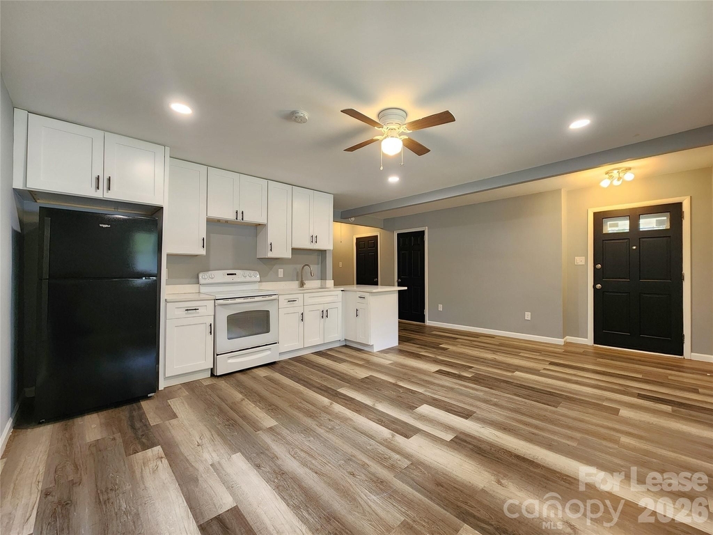 210 N Salisbury Avenue - Photo 2