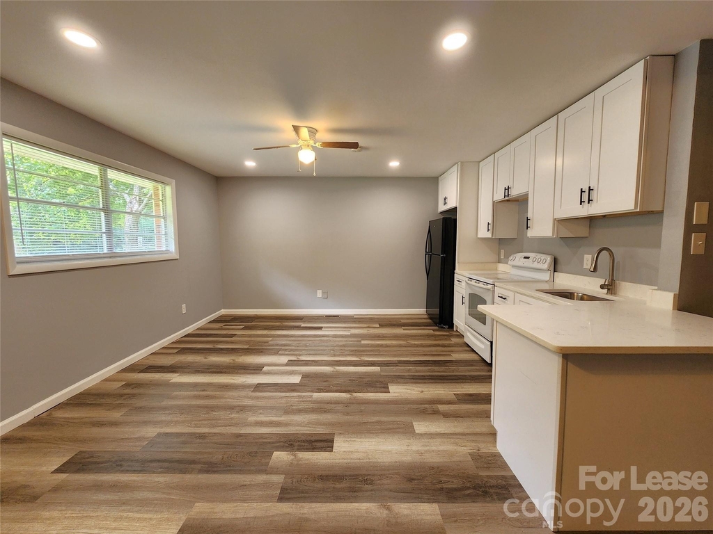 210 N Salisbury Avenue - Photo 3