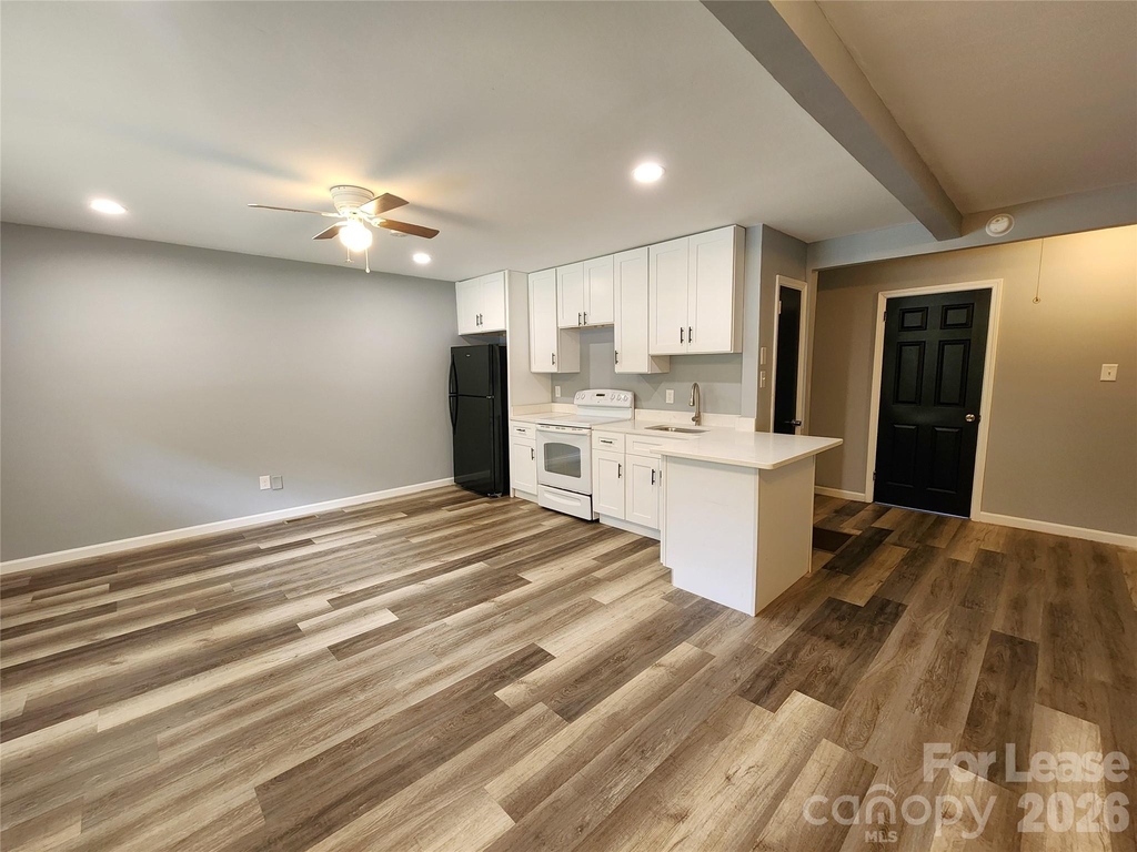 210 N Salisbury Avenue - Photo 1