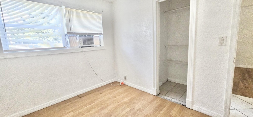 112 Newton Road - Photo 10