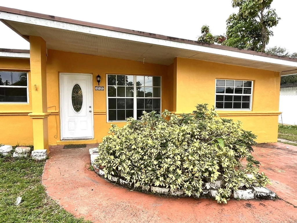 112 Newton Road - Photo 0