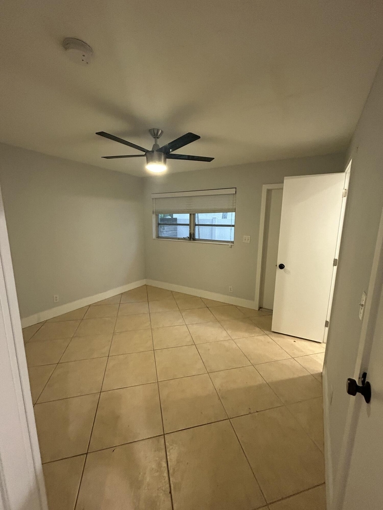 820 N Victoria Park Road - Photo 3