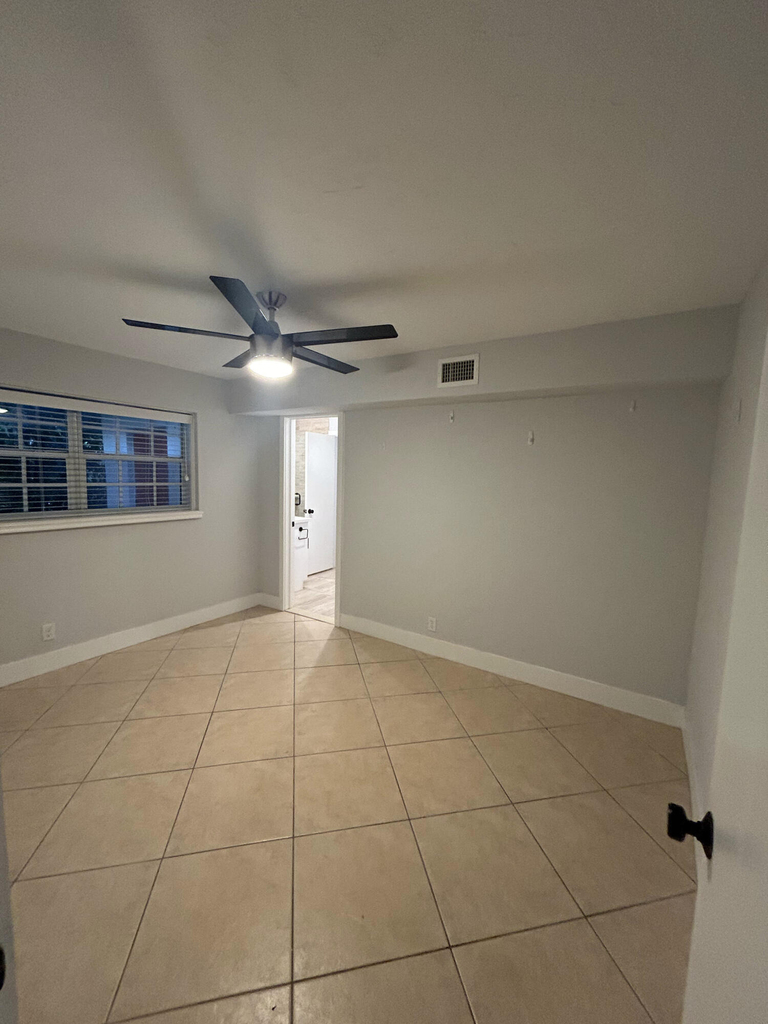 820 N Victoria Park Road - Photo 5