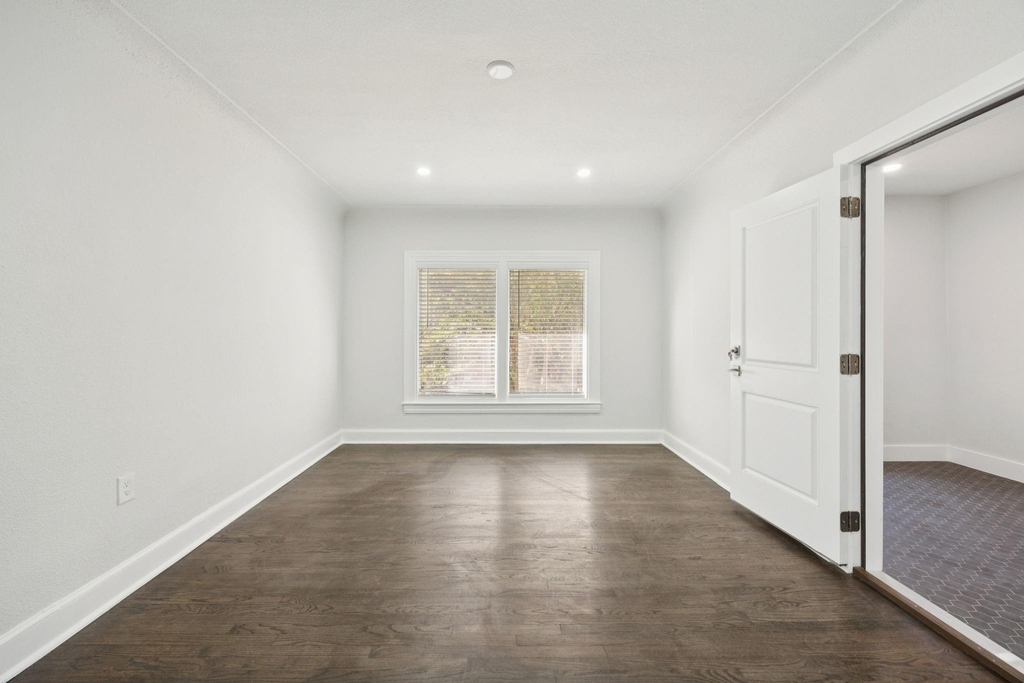 3210 N Haskell Avenue - Photo 6