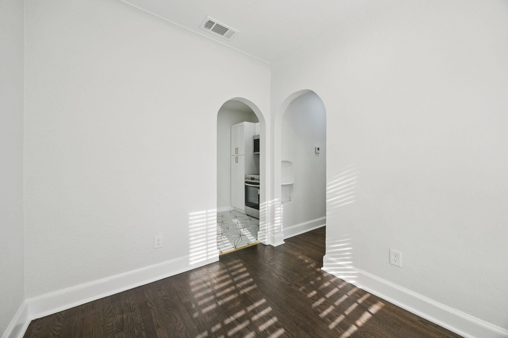 3210 N Haskell Avenue - Photo 16