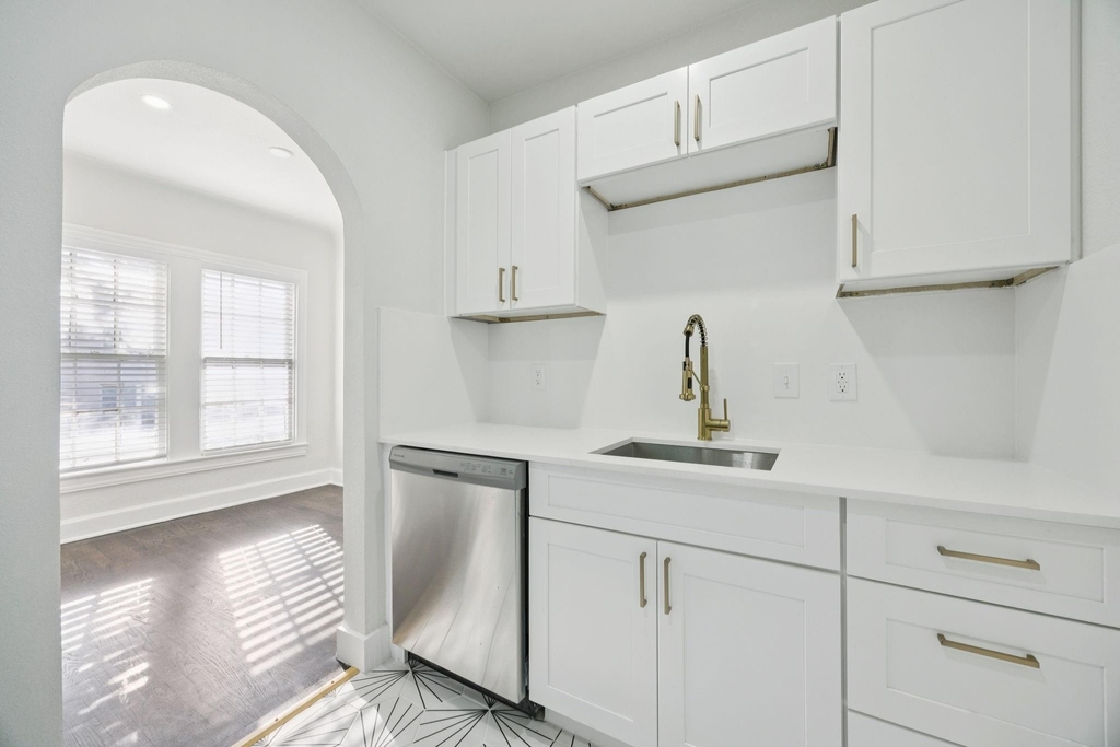 3210 N Haskell Avenue - Photo 8