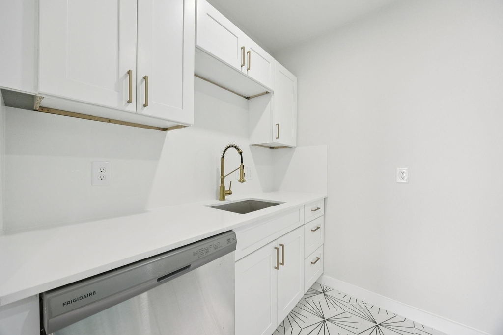 3210 N Haskell Avenue - Photo 9