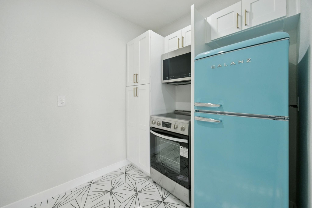 3210 N Haskell Avenue - Photo 11