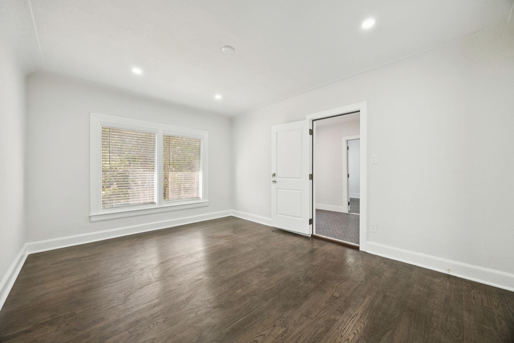 3210 N Haskell Avenue - Photo 2