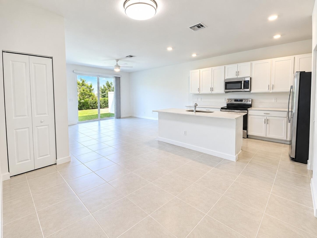321 Se Crossoak Lane - Photo 2
