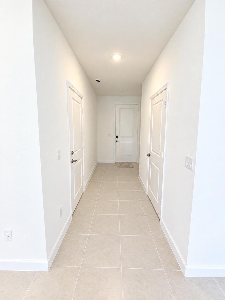 321 Se Crossoak Lane - Photo 1