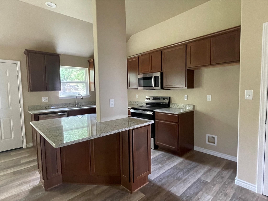721 Hillburn - Photo 5