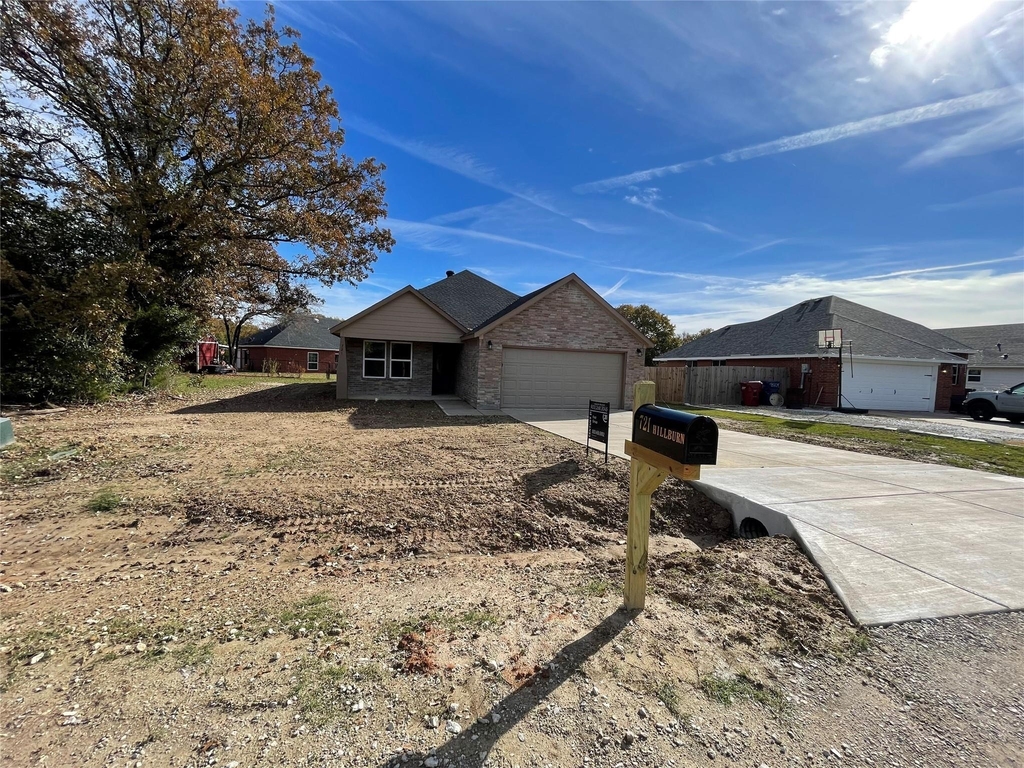 721 Hillburn - Photo 0