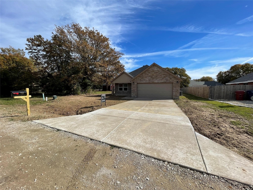 721 Hillburn - Photo 1