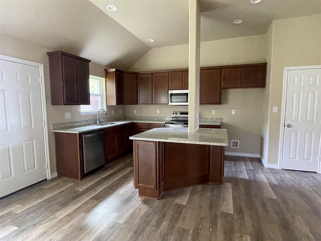 721 Hillburn - Photo 4
