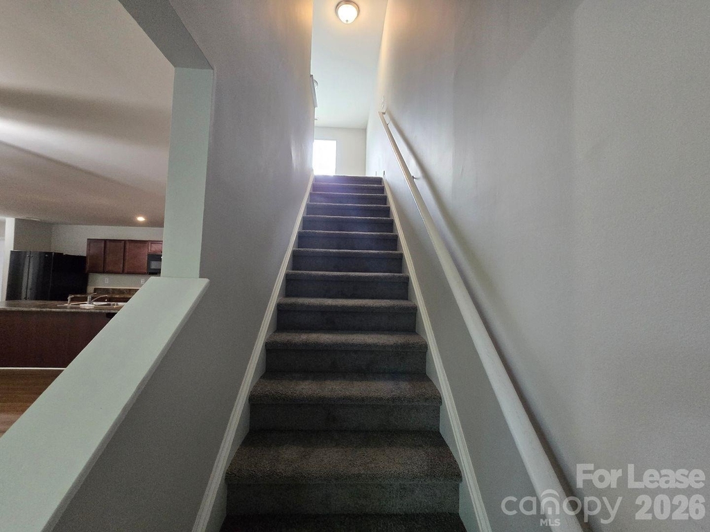 1819 Hooper Court - Photo 6